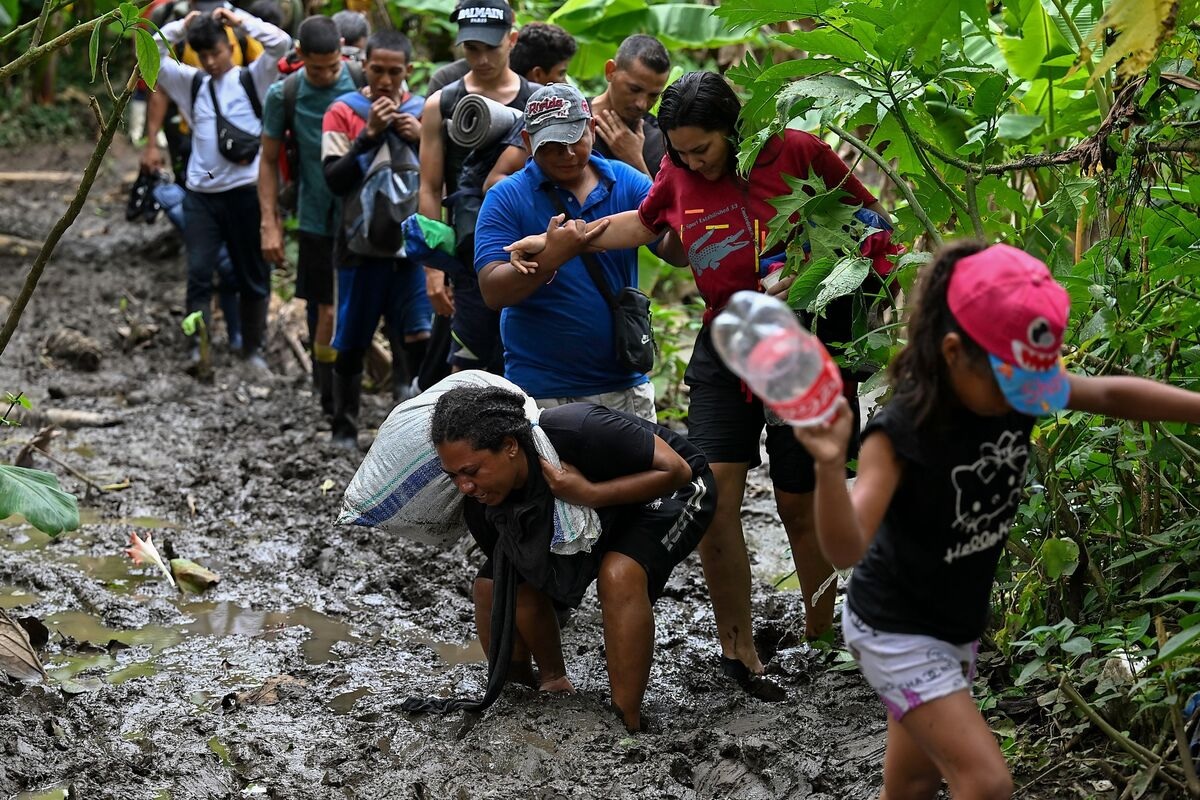 Nearly 100 Migrants Including Sri Lankans Moved to Jungle in Panama